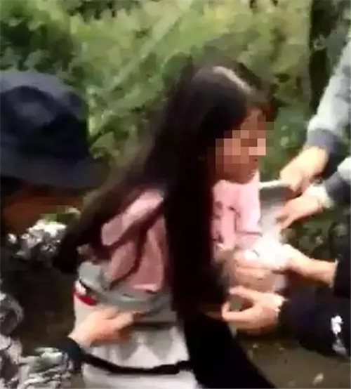 小三扒衣事件视频深度解析，真相背后的反思与探讨
