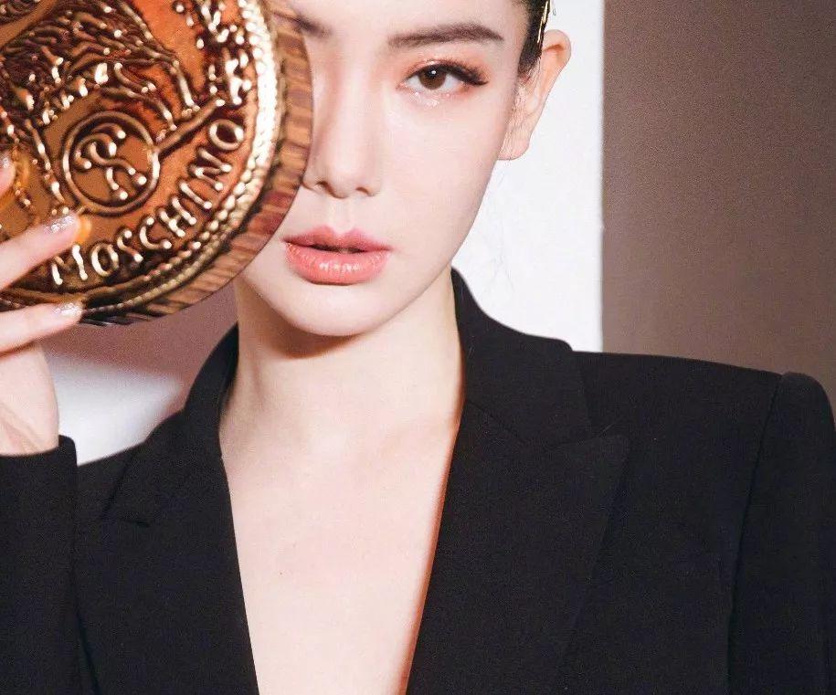 姓周的女明星有哪些,💥姓周的女明星有哪些？🔥来一场星光璀璨的周姓女神之旅！